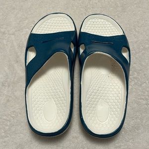 Women’s Spenco slides size 9